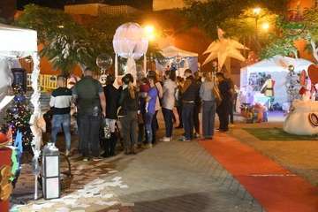 La alcaldesa de Telde alaba el ambiente mágico de la Casa de la Navidad/Francisco Javier Santana y TA.